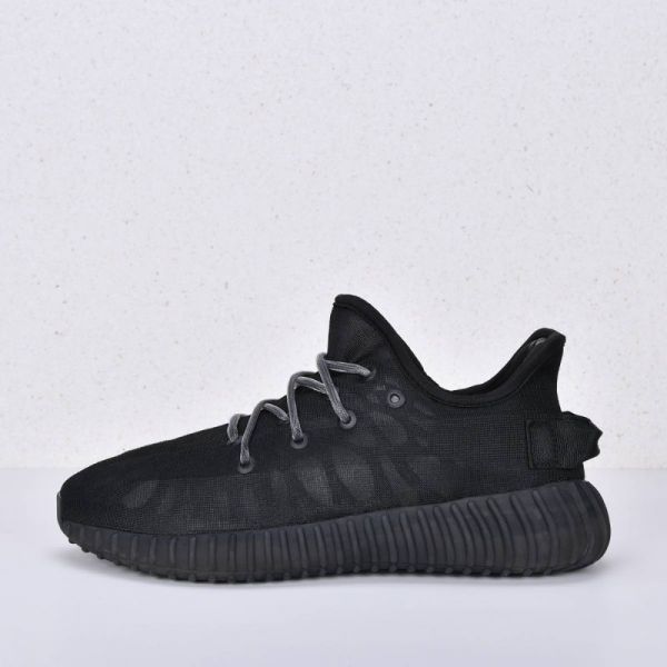 Adidas Yeezy Boost sneakers art 2373