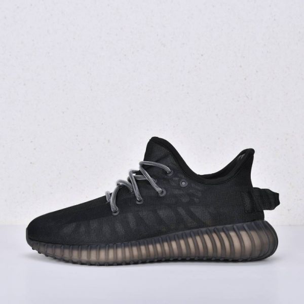 Adidas Yeezy Boost sneakers art 2375